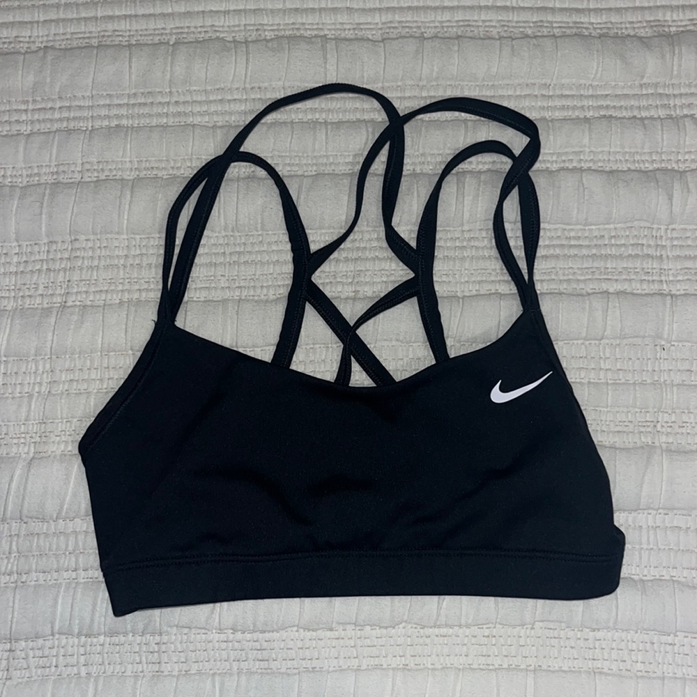 black nike sports bra